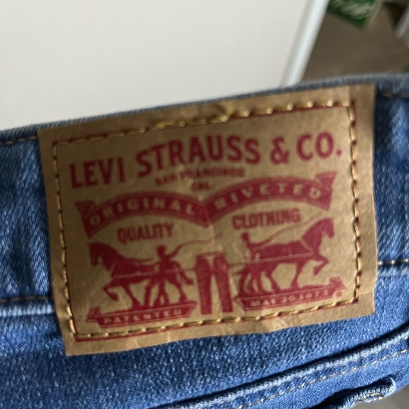 New With Tag Levi’s 711 Distressed Skinny Jean Size 25 - Picture 7 of 7
